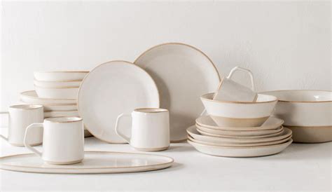 porcelain vs earthenware.